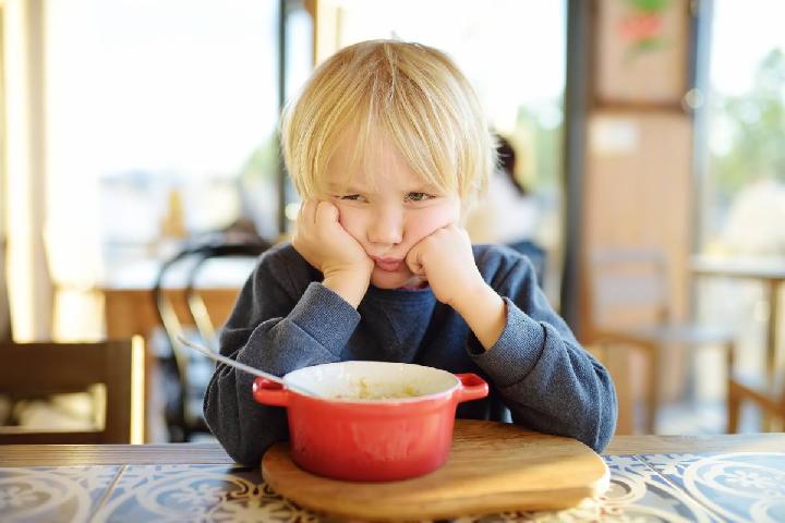 couponsonlinetoday.com, Jakarta - Perilaku picky eating atau pemilih makanan biasanya anak usia prasekolah. Biasanya hanya mau konsumsi makanan tertentu yang mereka suka dan menolak yang lainnya. Pemilih makanan adalah istilah yang digunakan