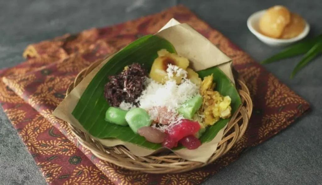 couponsonlinetoday.com - Indonesia Kaya, program televisi yang dikenal luas sebagai platform promosi kekayaan budaya dan kuliner Indonesia, kembali memperkenalkan keanekaragaman cita rasa nusantara kepada masyarakat, kali ini melalui sajian makanan khas dari Solo, pusat budaya dan wisata di Jawa Tengah.