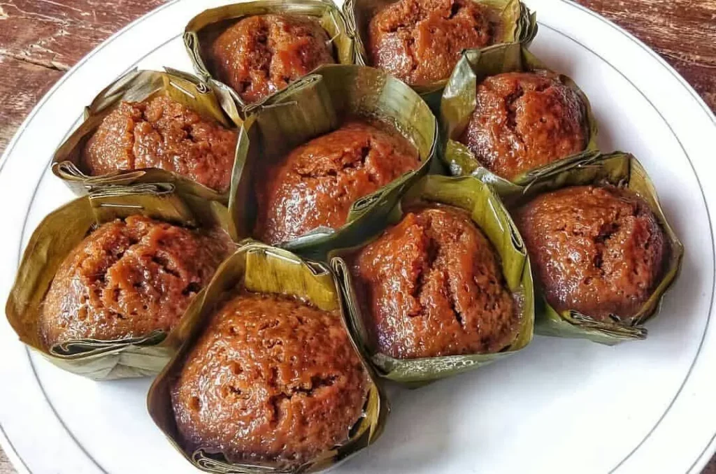 Apem Wanarata adalah salah satu kuliner tradisional yang terkenal dari Kabupaten Pemalang, Jawa Tengah. Makanan ini telah menjadi bagian dari kekayaan budaya dan warisan leluhur setempat yang terus dilestarikan dan dicintai oleh masyarakat.