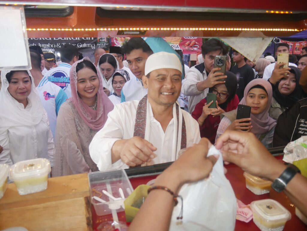 Gubernur Jawa Tengah Ganjar Pranowo kembali menunjukkan komitmennya dalam mengembangkan potensi ekonomi lokal melalui berbagai inovasi dan kegiatan yang mendukung Usaha Mikro, Kecil, dan Menengah (UMKM). Salah satu langkah strategis yang digagas adalah pelaksanaan Festival Kuliner UMKM di 35 Kabupaten dan Kota se-Jawa Tengah.
